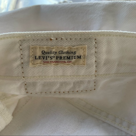 Levi Wedgie Straight White Distressed Denim High-Rise Cropped Jeans - Picture 16 of 16